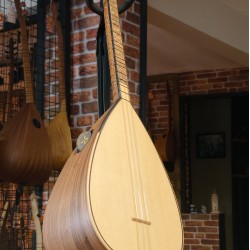 37 CM CEVİZ KISA SAPLI BAĞLAMA (KOD: 03656)