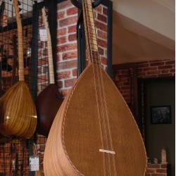 39 CM CEVİZ KISA SAPLI BAĞLAMA (KOD: 03674)