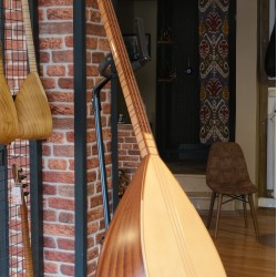 42,5 CM MAUN UZUN SAPLI BAĞLAMA (KOD: 03347)